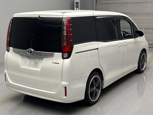 TOYOTA NOAH 2015