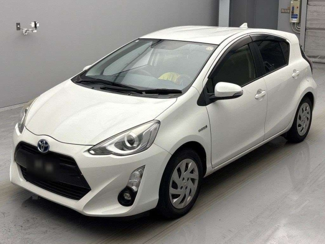 TOYOTA AQUA 2015