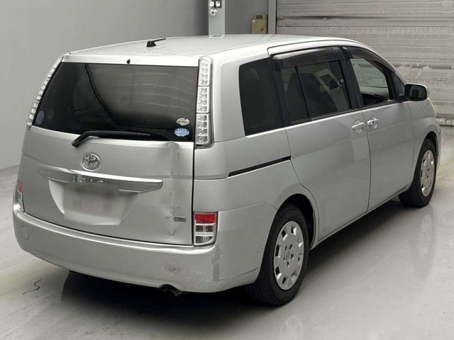 TOYOTA ISIS 2011