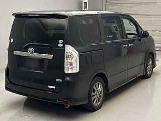 TOYOTA VOXY 2011