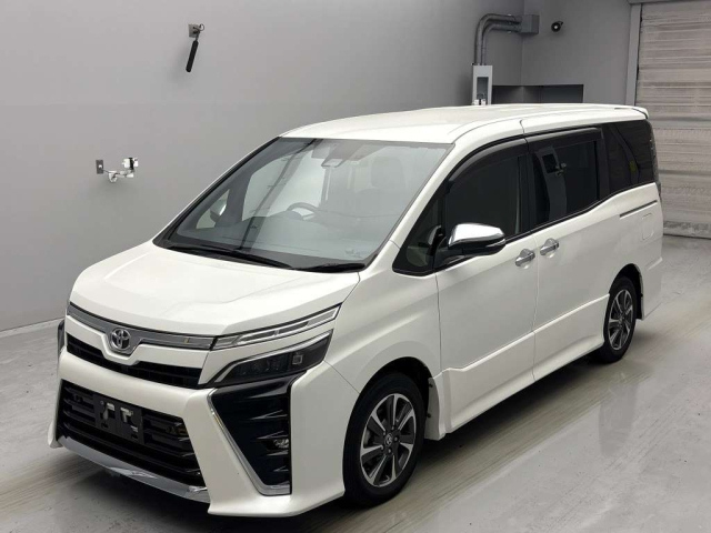 TOYOTA VOXY 2021