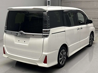 TOYOTA VOXY 2021
