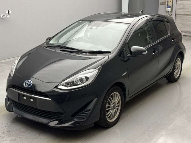 TOYOTA AQUA 2017