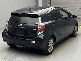 TOYOTA AQUA 2017