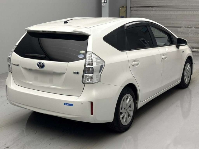 TOYOTA PRIUS ALPHA 2012