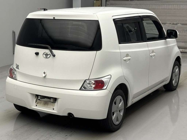 TOYOTA BB 2011