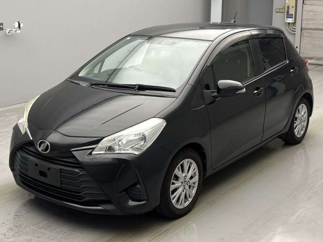 TOYOTA VITZ 2017