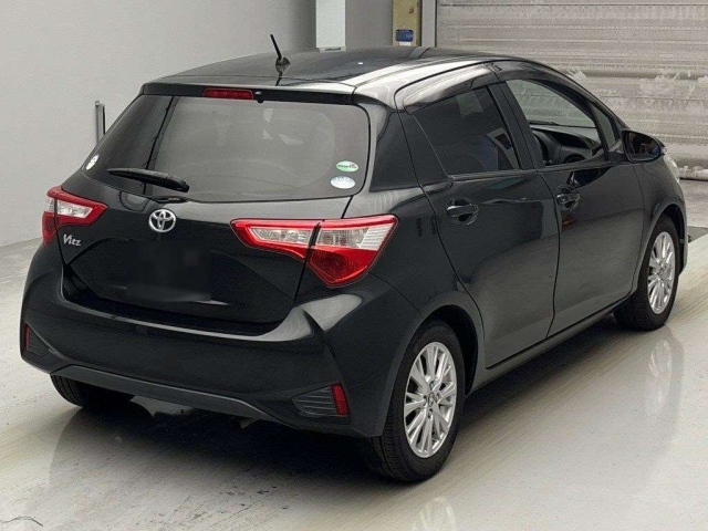 TOYOTA VITZ 2017