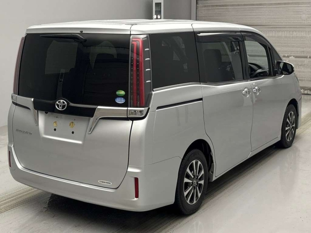 TOYOTA ESQUIRE 2018