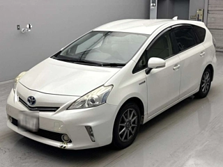 TOYOTA PRIUS ALPHA 2013