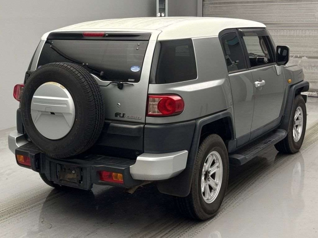 TOYOTA FJ CRUISER 2011