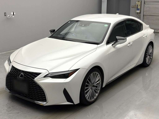 LEXUS IS 2020