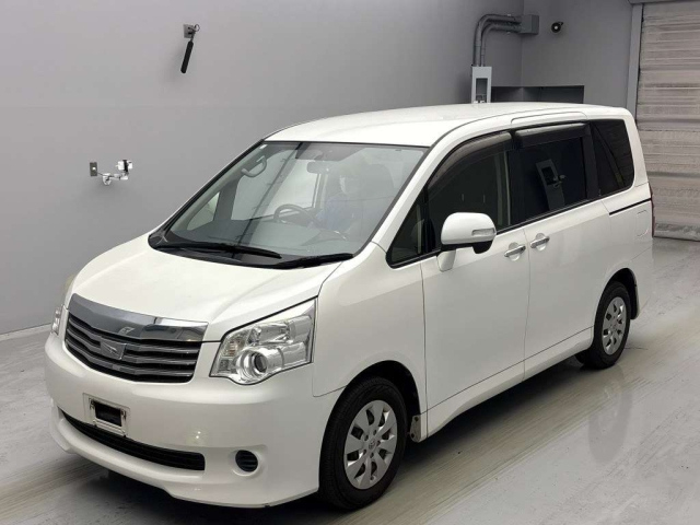 TOYOTA NOAH 2012