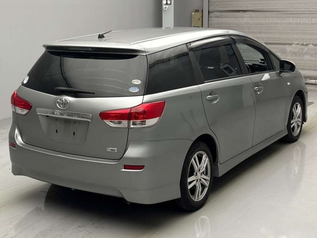 TOYOTA WISH 2011