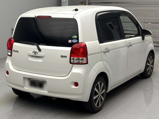 TOYOTA PORTE 2012