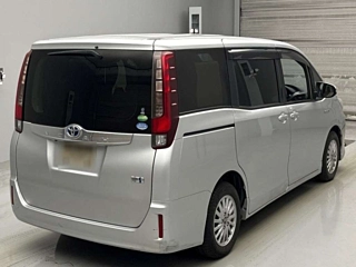 TOYOTA NOAH 2014