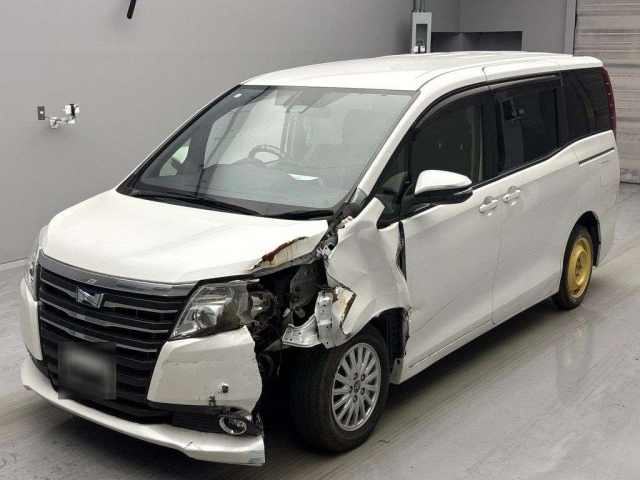 TOYOTA NOAH 2016