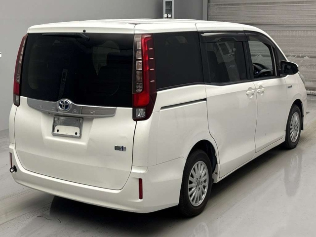 TOYOTA NOAH 2016