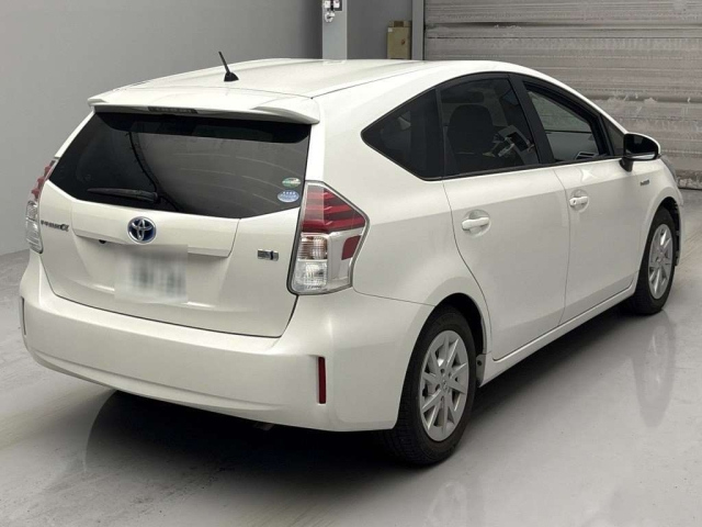 TOYOTA PRIUS ALPHA 2017