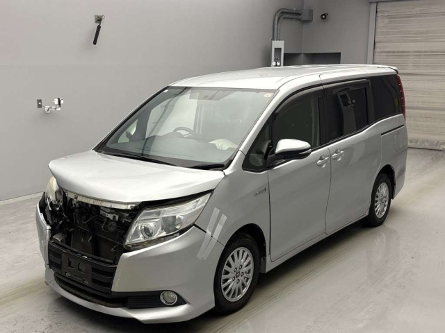 TOYOTA NOAH 2015