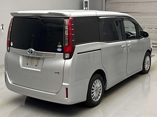 TOYOTA NOAH 2015