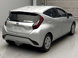 TOYOTA AQUA 2022