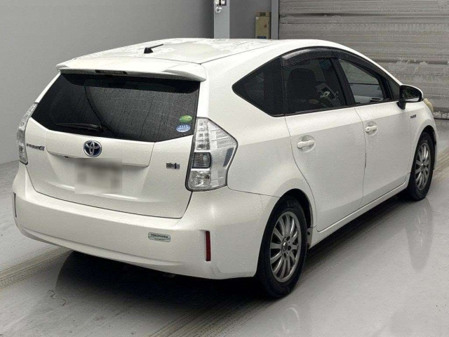 TOYOTA PRIUS ALPHA 2013