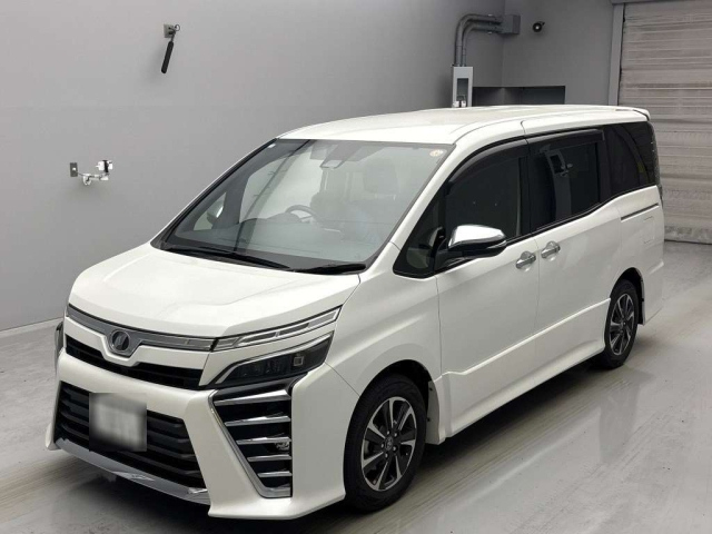 TOYOTA VOXY 2018