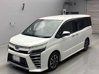 TOYOTA VOXY 2018