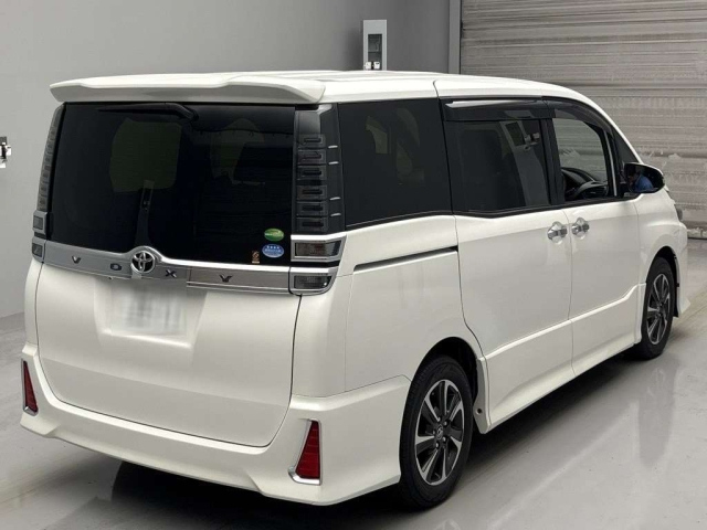 TOYOTA VOXY 2018