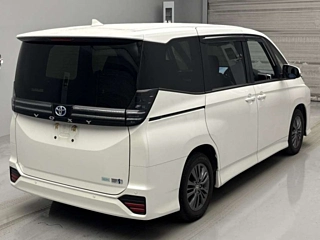 TOYOTA VOXY 2023