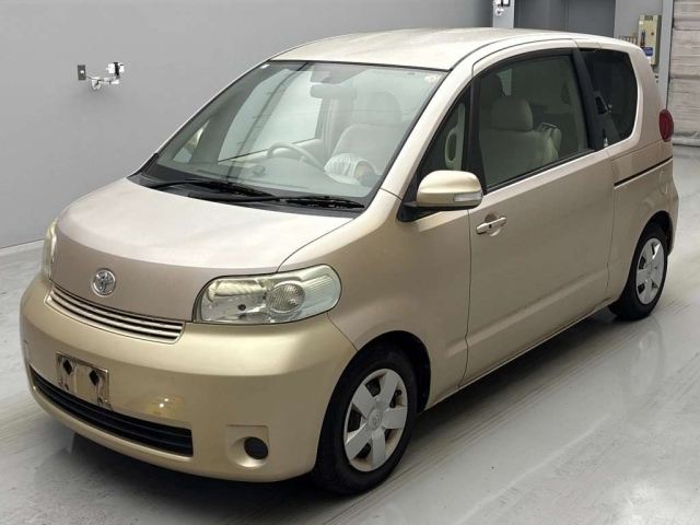 TOYOTA PORTE 2010