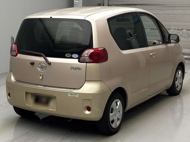 TOYOTA PORTE 2010