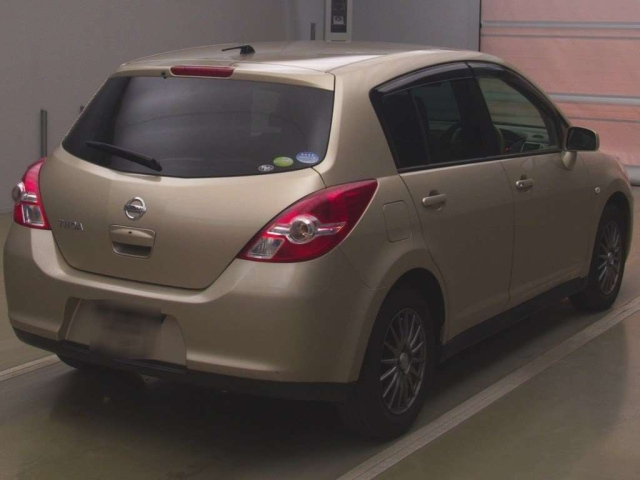 NISSAN TIIDA 2010