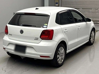 VOLKSWAGEN POLO 2015