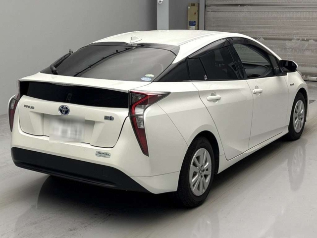 TOYOTA PRIUS 2016