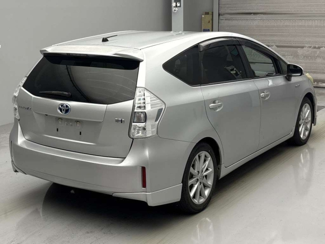 TOYOTA PRIUS ALPHA 2013
