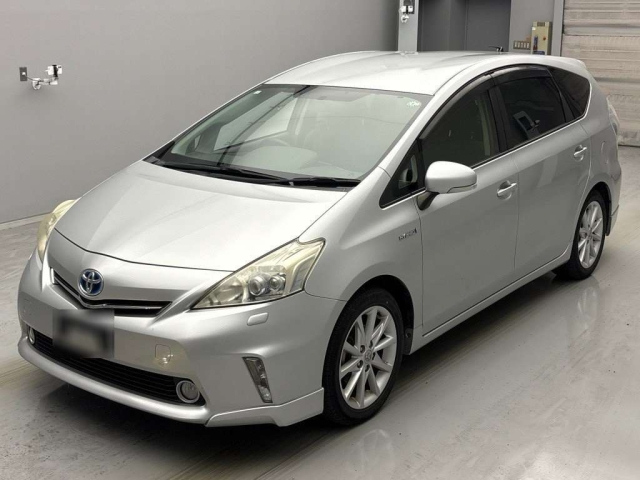 TOYOTA PRIUS ALPHA 2013