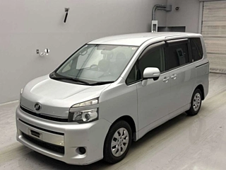TOYOTA VOXY 2013