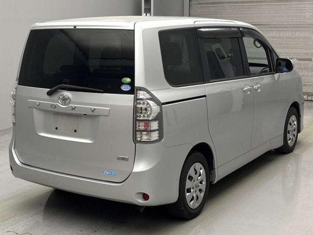 TOYOTA VOXY 2013