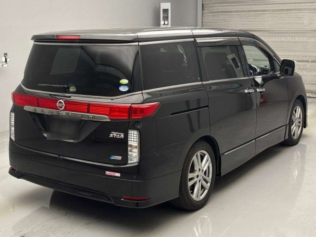 NISSAN ELGRAND 2010