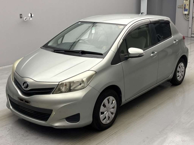 TOYOTA VITZ 2013