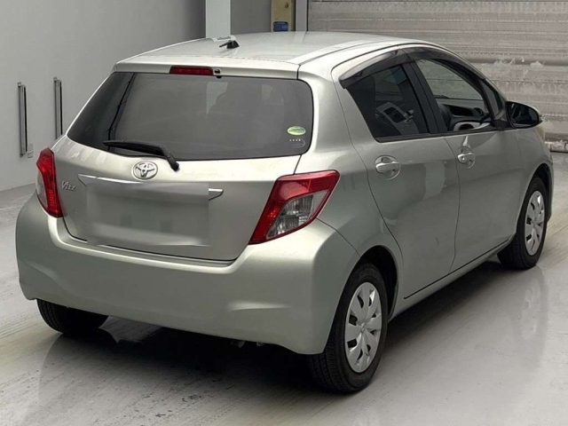 TOYOTA VITZ 2013