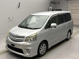 TOYOTA NOAH 2011