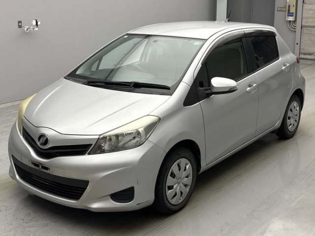 TOYOTA VITZ 2012