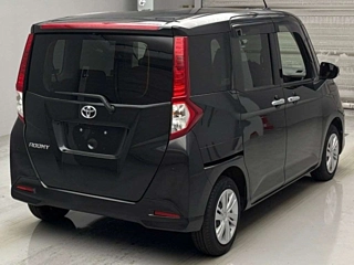 TOYOTA ROOMY 2022