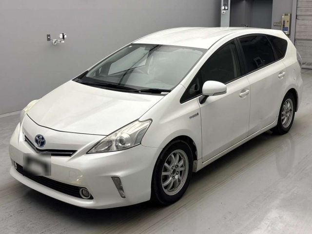 TOYOTA PRIUS ALPHA 2011