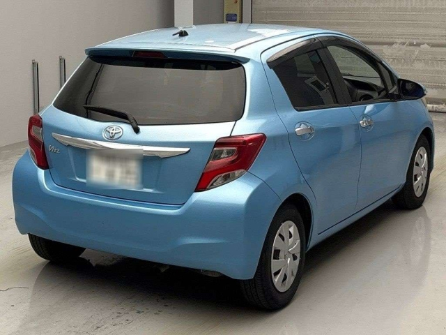 TOYOTA VITZ 2016
