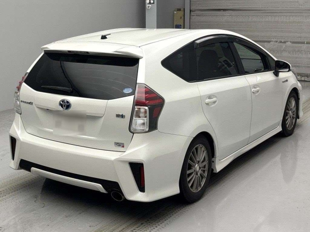 TOYOTA PRIUS ALPHA 2015