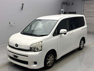 TOYOTA VOXY 2010